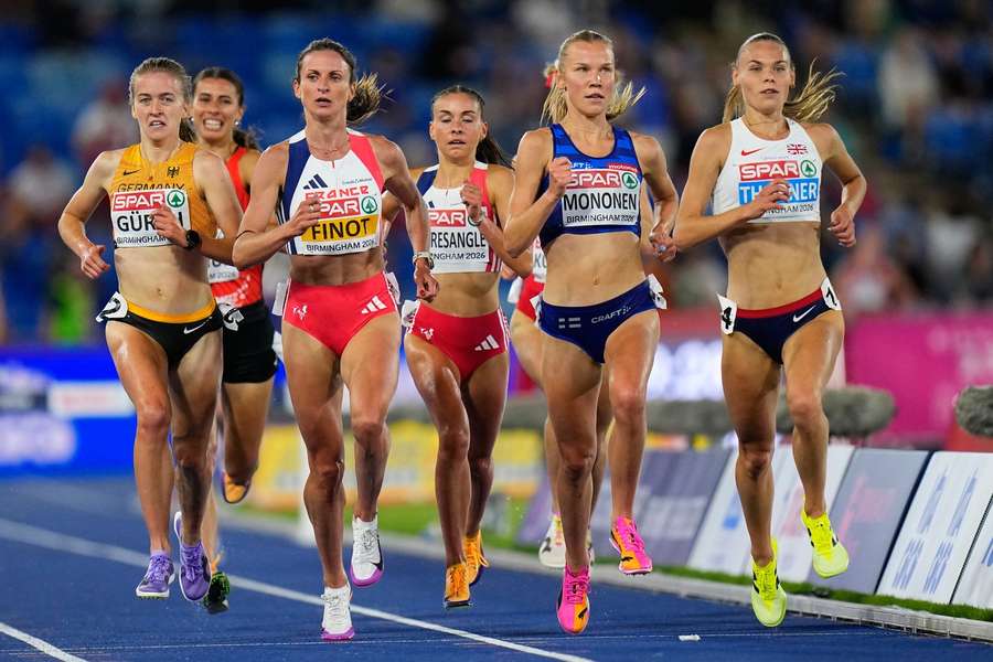 Mononen (second right) on her way to a second-place finish Mononen (second right) on her way to a second-place finish