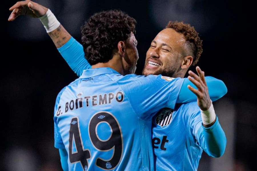 Gabriel Bontempo comemora 1º gol do Santos com Neymar