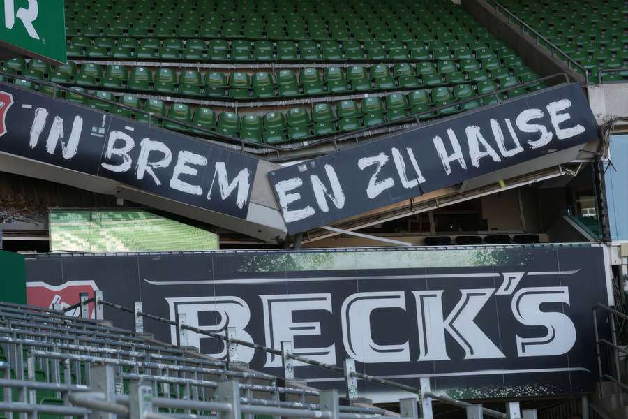 Mai multe rânduri ale tribunei de pe Weserstadion s-au prăbușit în timpul lucrărilor de modernizare la o zonă VIP