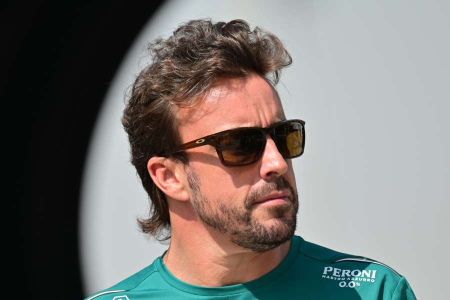 Fernando Alonso vêtu de vert ce samedi.