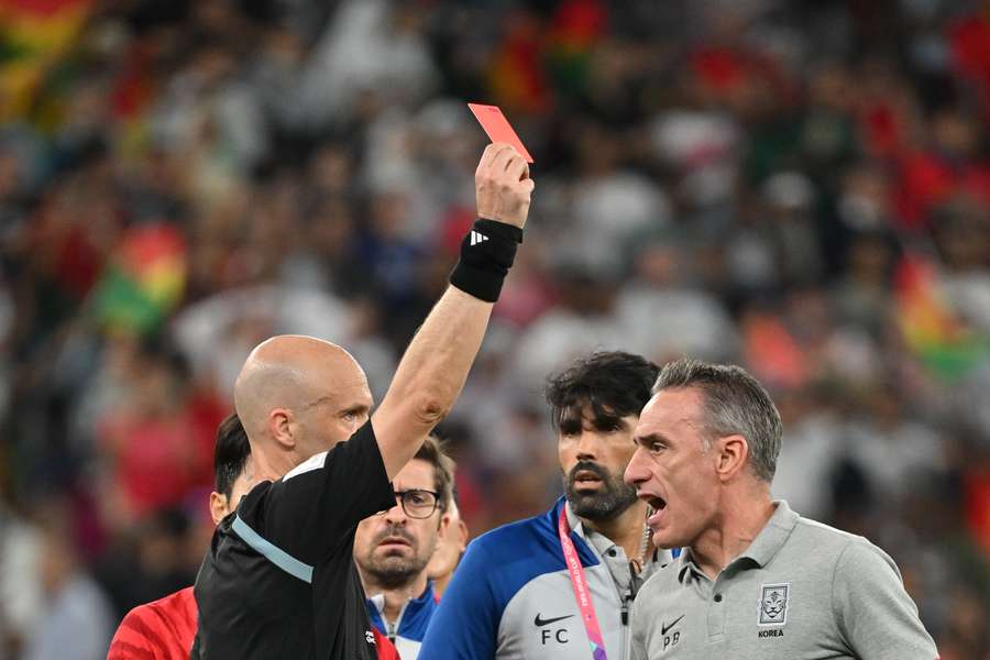 Paulo Bento recebeu ordem de expulsão no final do jogo da Coreia do Sul diante do Gana