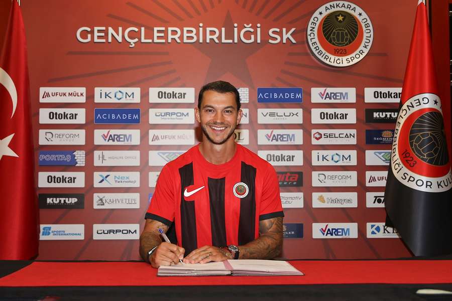 Pedro Pereira oficializado pelo Gençlerbirliği