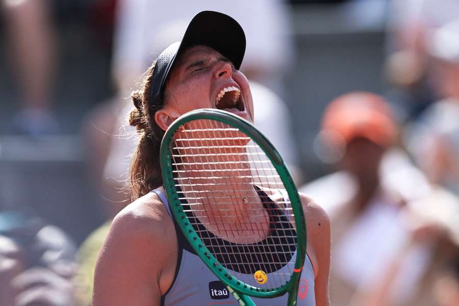 Bia Haddad perdeu para Francesca Jones na 1ª rodada de Roland Garros Bia Haddad perdeu para Francesca Jones na 1ª rodada de Roland Garros