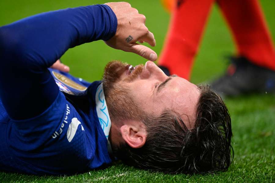 Chilwell in pain after suffering a hamstring injury
