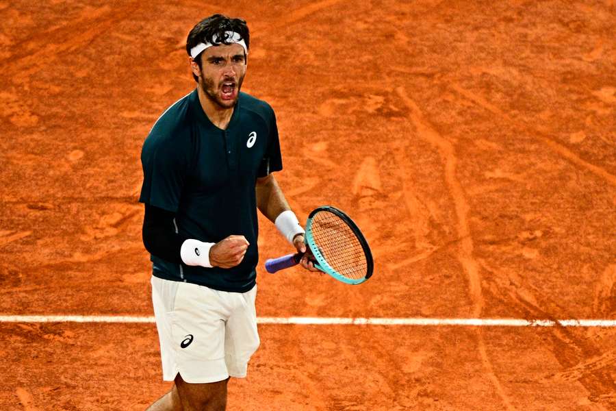 Lorenzo Musetti progresses to the quarter-finals of the French Open.