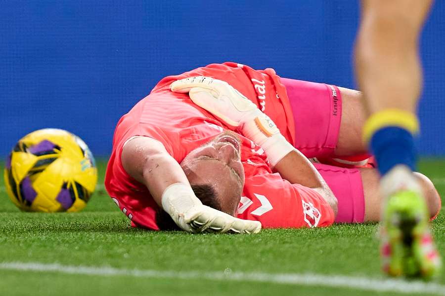 Jasper Cillessen em dificuldades no encontro do Las Palmas
