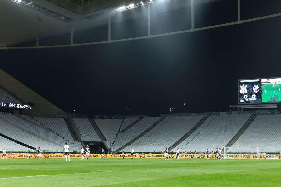 Corinthians jogou com portões fechados após cantos homofóbicos da torcida