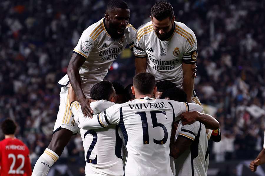 Los jugadores del Real Madrid celebran la victoria ante el Atleti