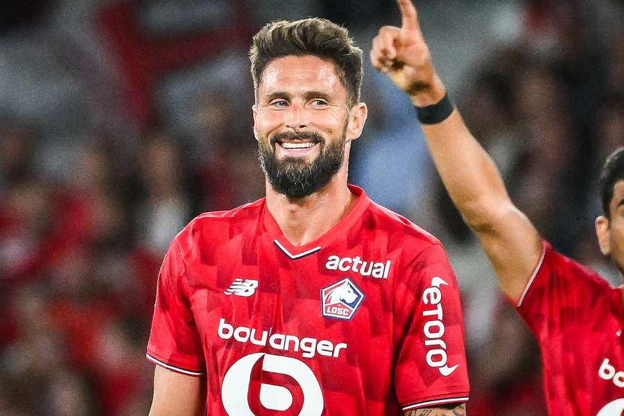 Giroud fez o golo do triunfo no tempo de descontos
