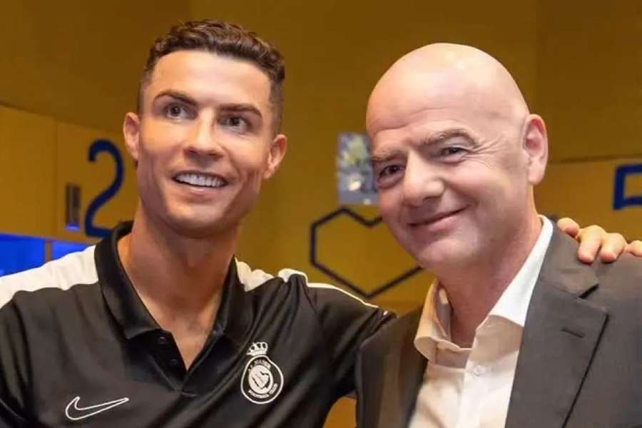 Cristiano Ronaldo z Giannim Infantino