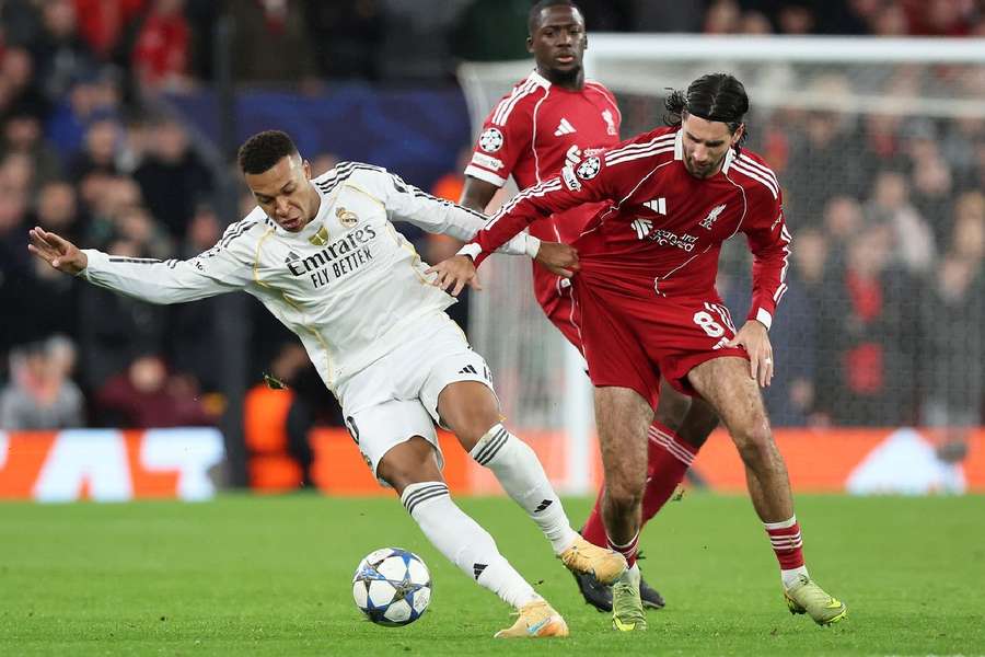 Kylian Mbappe, în duel cu Dominik Szoboszlai
