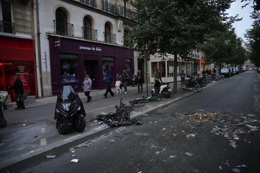 Cerca de 2.400 pessoas foram detidas no sábado em França Cerca de 2.400 pessoas foram detidas no sábado em França