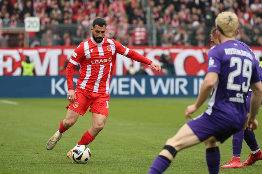 Tolcay Cigerci (l.) erzielte das Tor des Tages für Cottbus