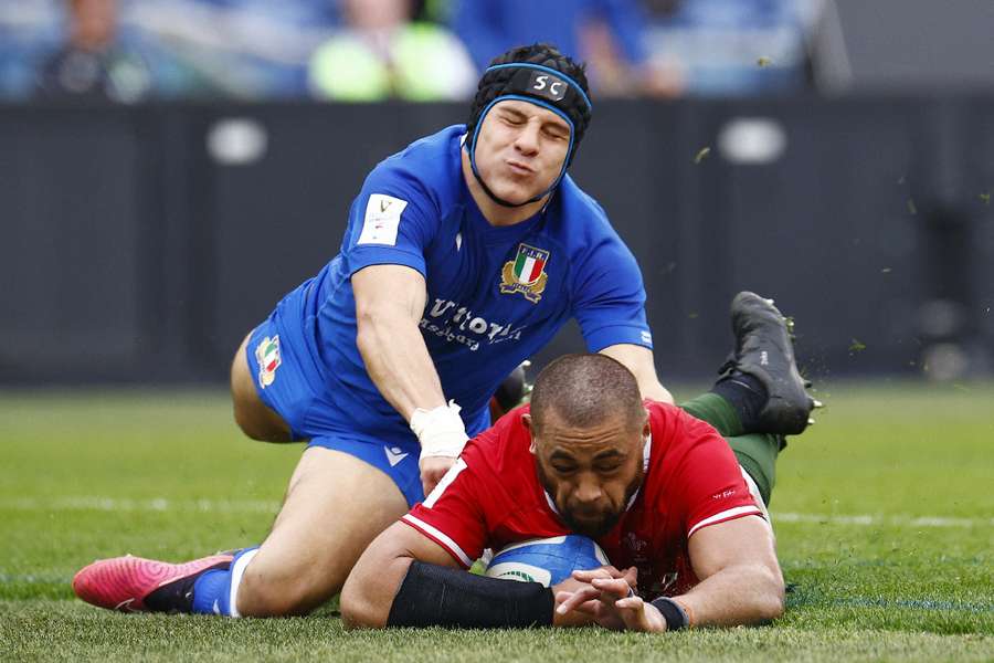 Wales' Taulupe Faletau scores a try against Italy