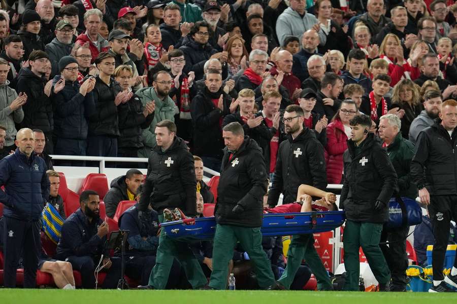 Giovanni Leoni was stretchered off against Southampton