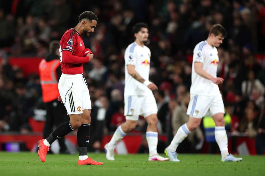 Manchester United se manque contre Leeds mais reste 3e