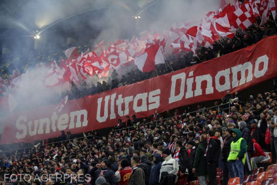 Suporterii lui Dinamo la derby-ul cu Rapid