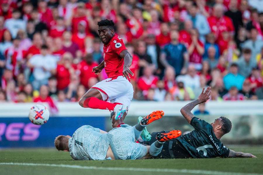 Awoniyi fez seu quinto nos últimos três jogos pelo Forest