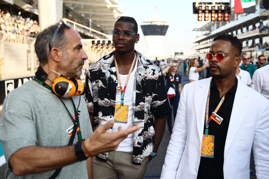 Paul Pogba spendeert zijn vrije tijd bijvoorbeeld bij Formule 1-races met Patrice Evra