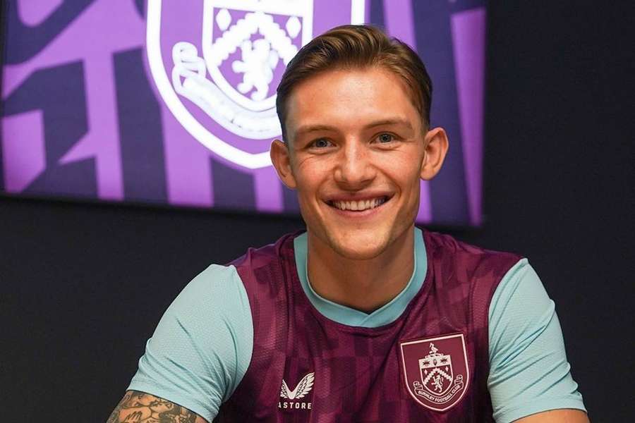 Přestupy ONLINE: Sparta lanaří obránce z Premier League. Zmrzlý by měl nakonec zůstat v Česku