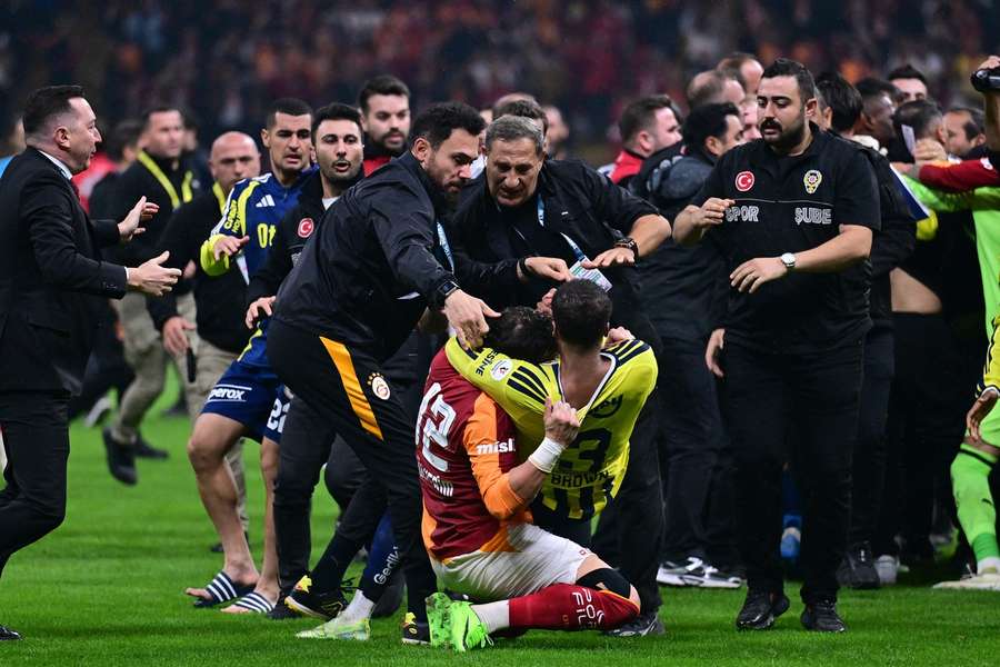 Istanbulské derby prinieslo horúci záver.
