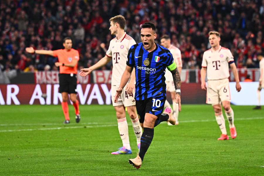L'esultanza di Lautaro Martínez dopo il gol segnato all'Allianz Arena