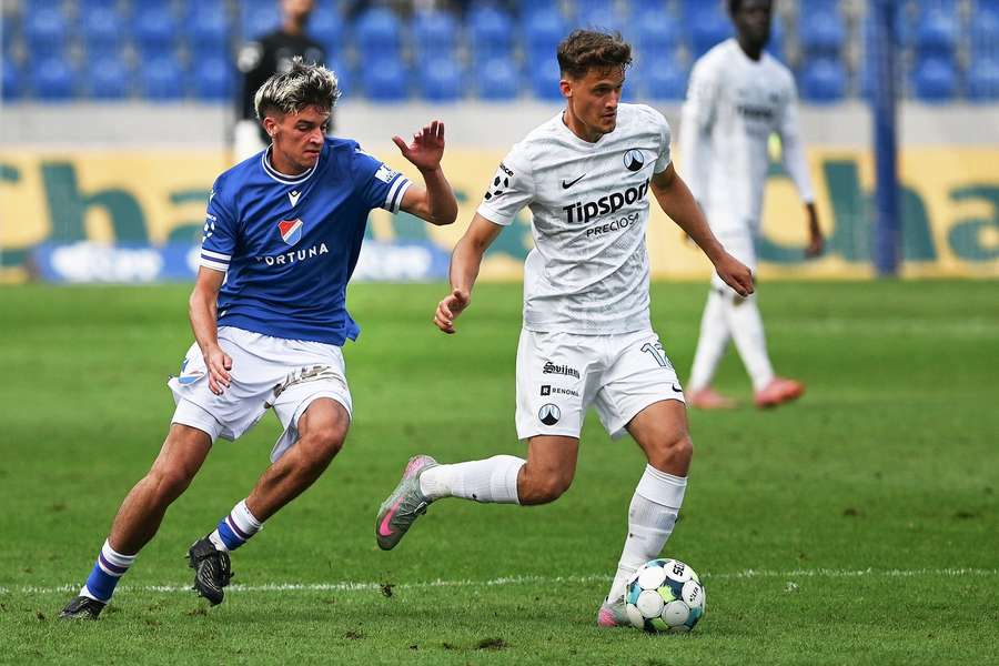 Hvězdička Baníku Artur Musák v akci během utkání s Libercem. Hvězdička Baníku Artur Musák v akci během utkání s Libercem.