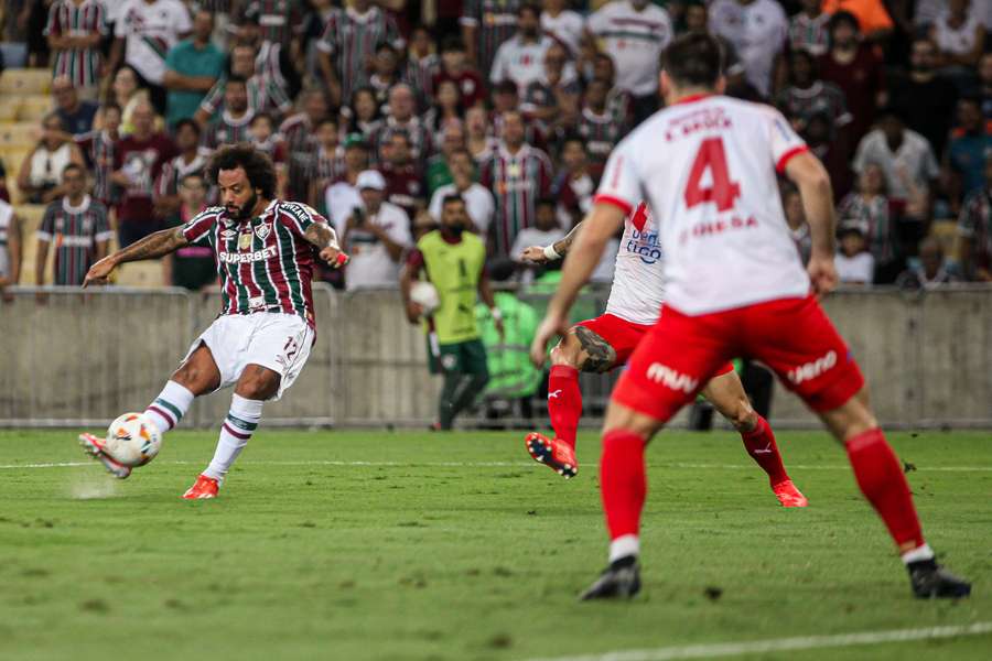 Marcelo marcou um golaço no primeiro tempo
