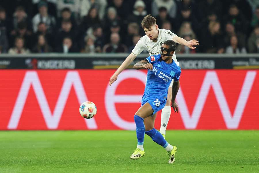 Leverkusen empata e fica com o quinto lugar em risco