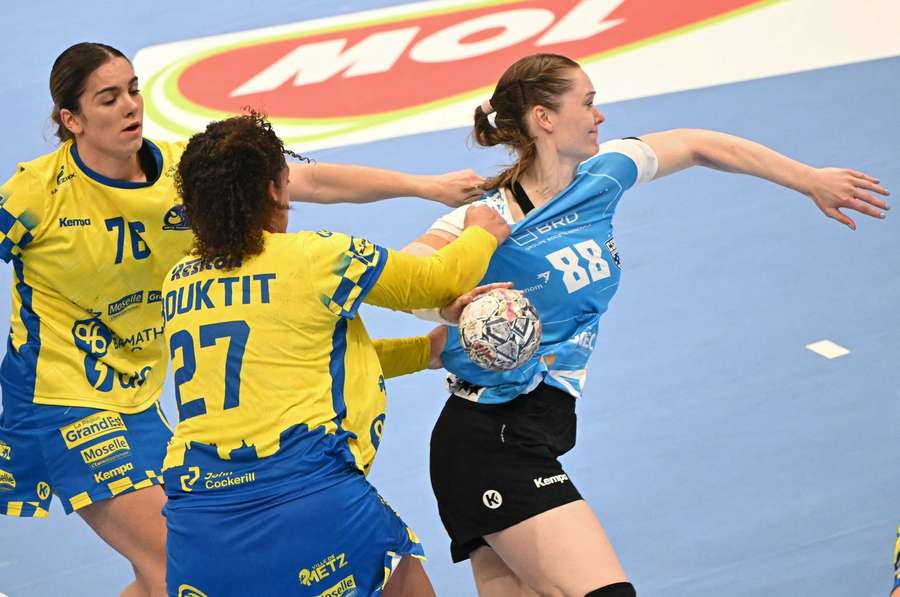 Metz's French Lylou Borg, Sarah Bouktit and CSM Bucuresti's Danish left back Anne Mette Hansen battle for the ball
