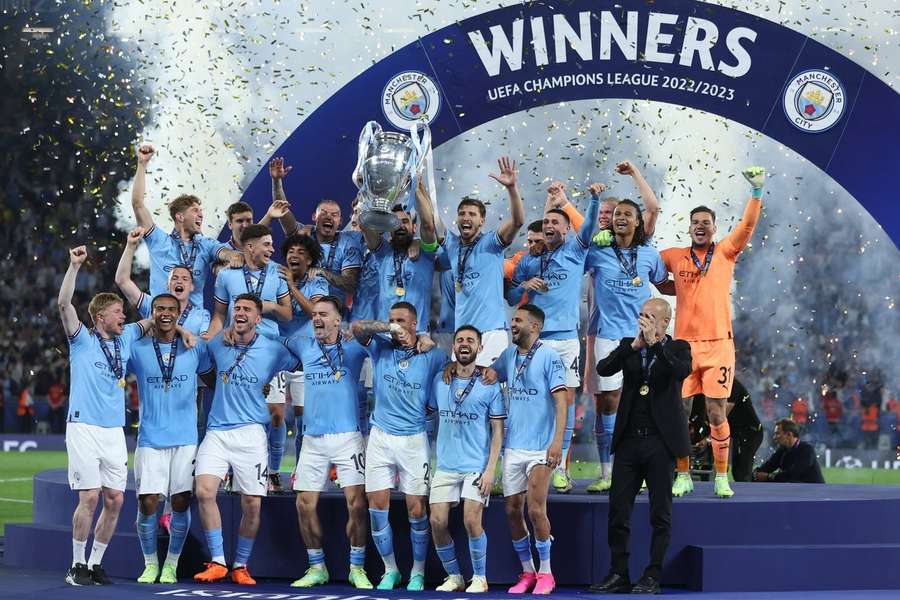 Manchester City juntou Liga dos Campeões à Premier League e à Taça de Inglaterra