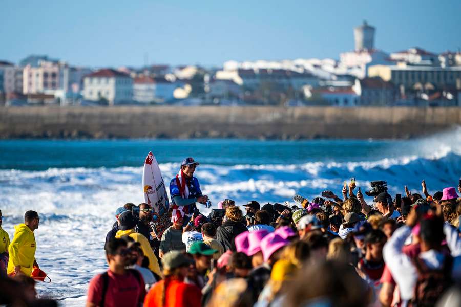 Griffin Colapinto festeja em Peniche