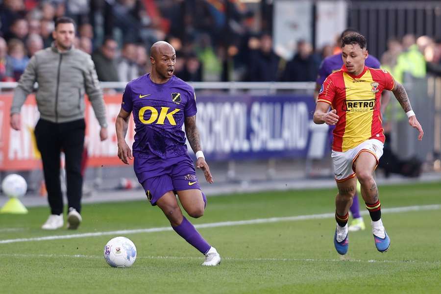 Go Ahead Eagles' Dean James (R) battling with NAC Breda's Andrè Ayew