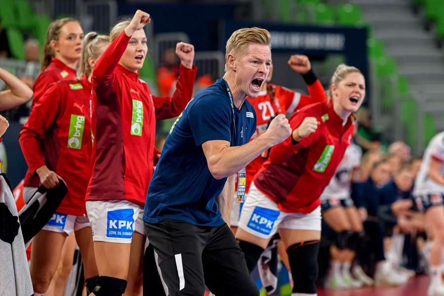 Jesper Jensen har siden 2020 stået i spidsen for både kvindehåndboldlandsholdet og Team Esbjerg.
