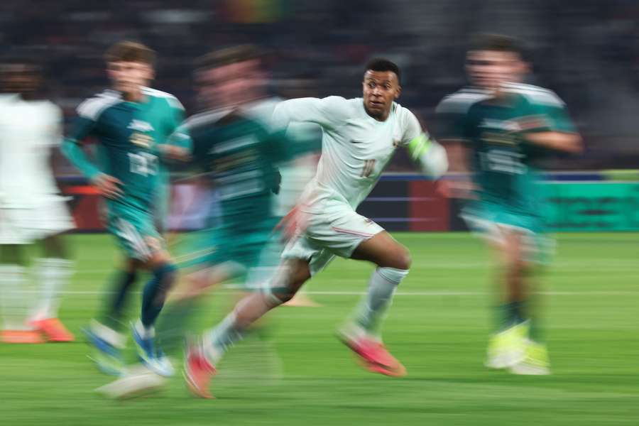 Mbappé in azione durante l'amichevole con l'Irlanda del Nord.