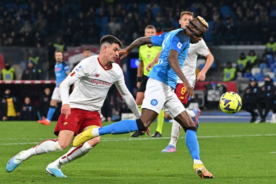 Napoli marca no fim sobre a Roma e abre 13 pontos na liderança da Serie A