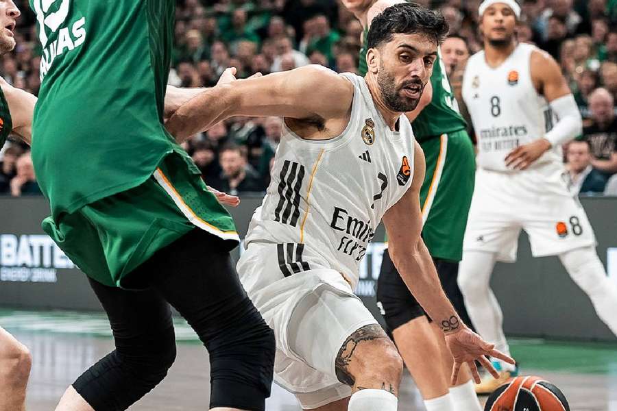 Campazzo, con el balón Campazzo, con el balón