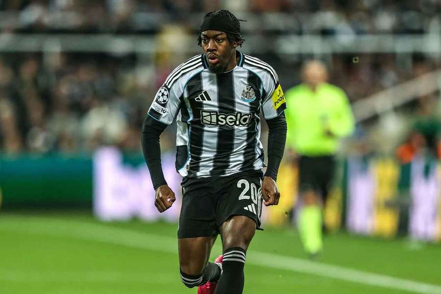 Elanga admits first months with Newcastle "have been tough"