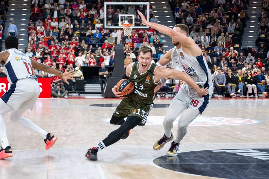 Obst intenta superar a Sedekerskis