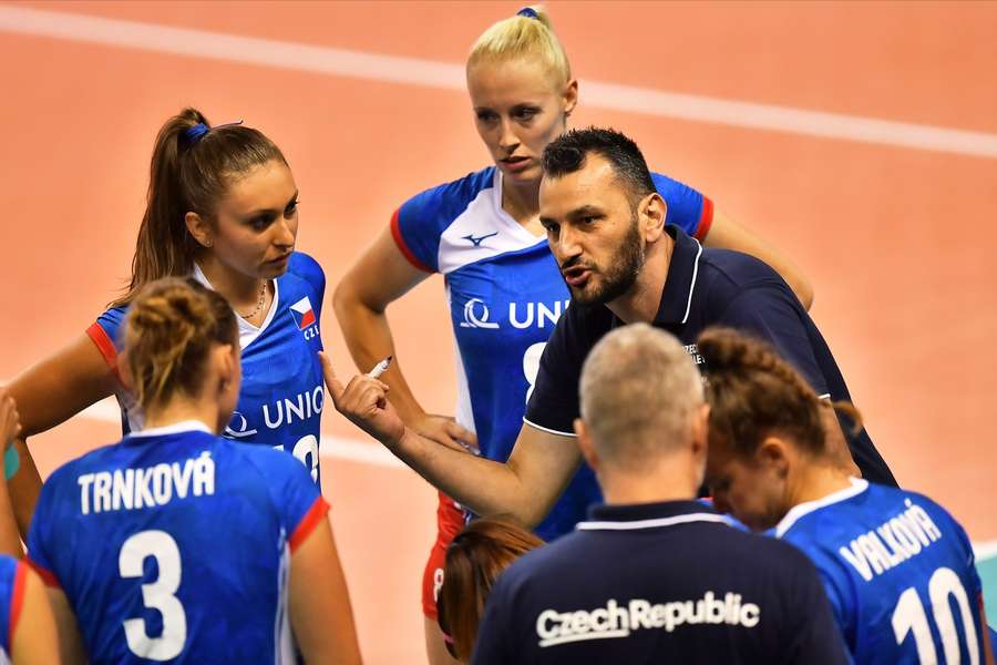 Současný trenér ženské volejbalové reprezentace Giannis Athanasopoulos.