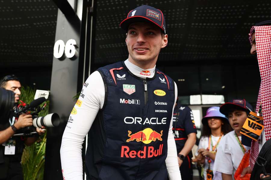 Max Verstappen wygrywa walkę o pole position w Arabii Saudyjskiej. Norris rozbił swój bolid