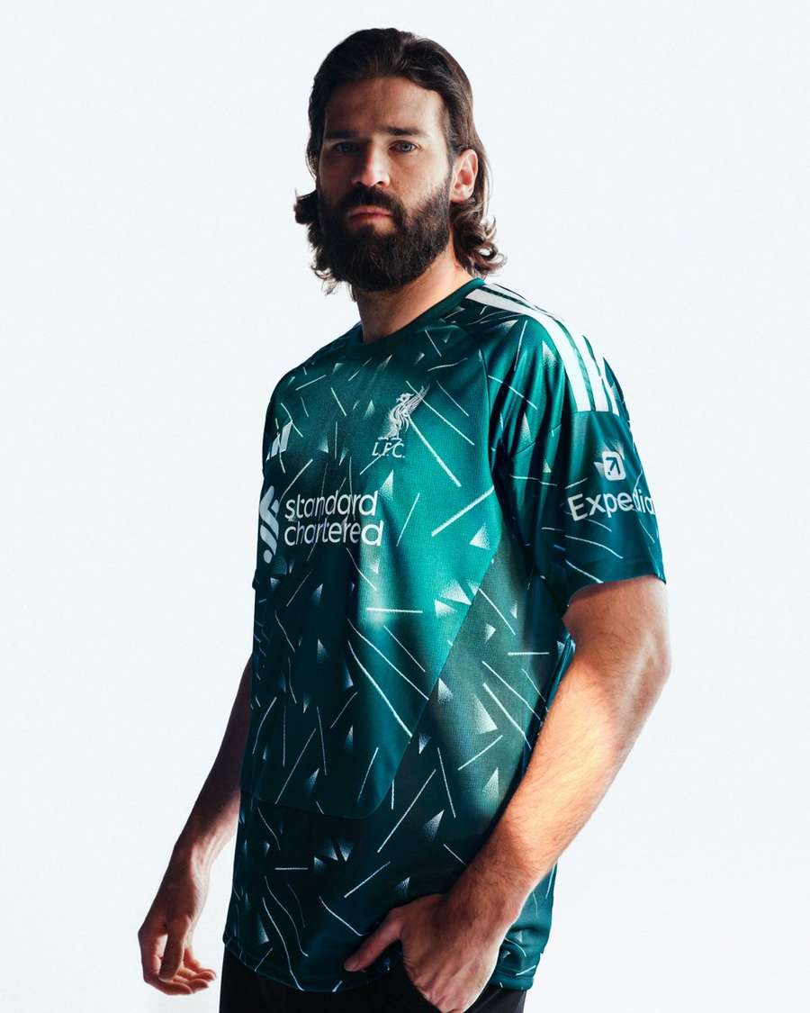 Liverpool keeper kit Liverpool keeper kit