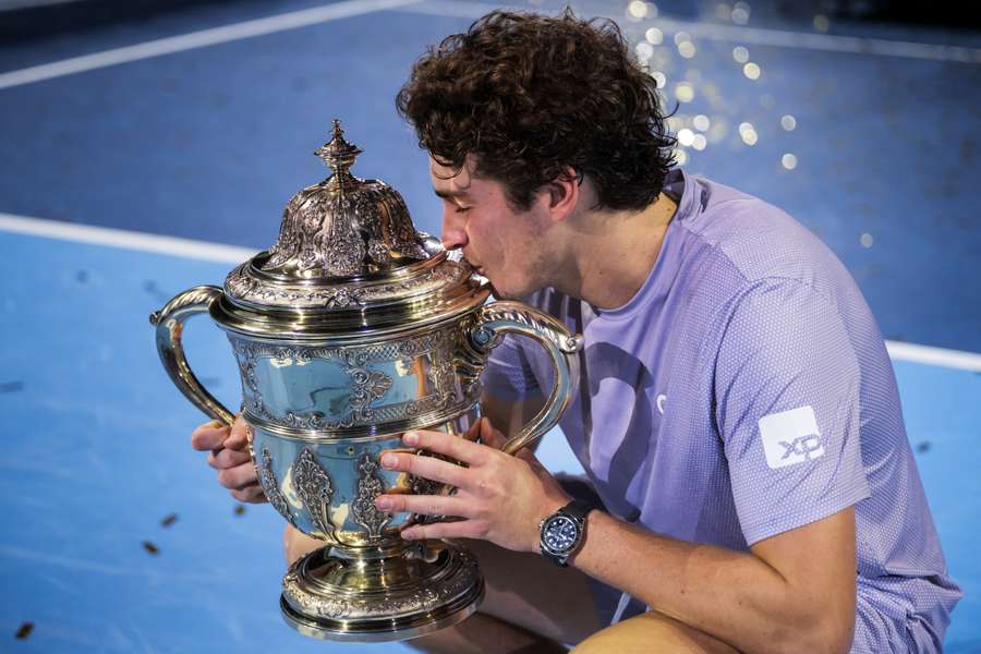 Fonseca a remporté un trophée. Fonseca a remporté un trophée.