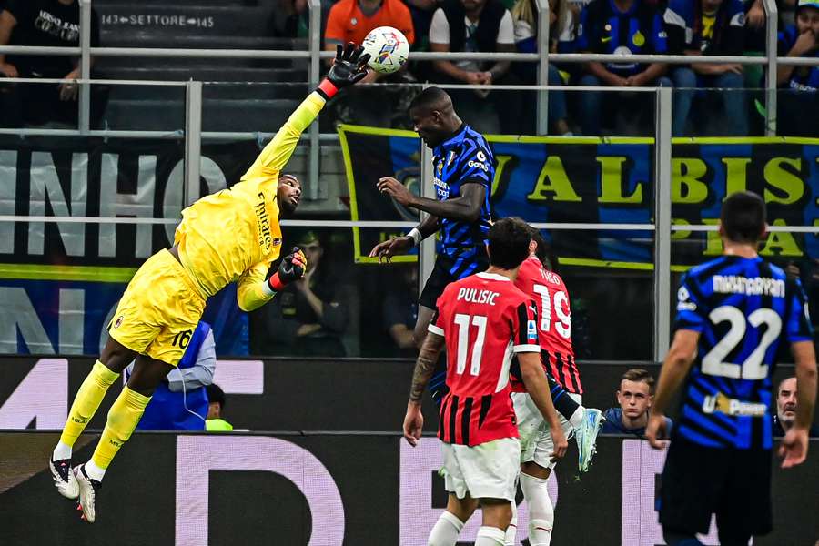Maignan si oppone a Thuram nel derby d'andata