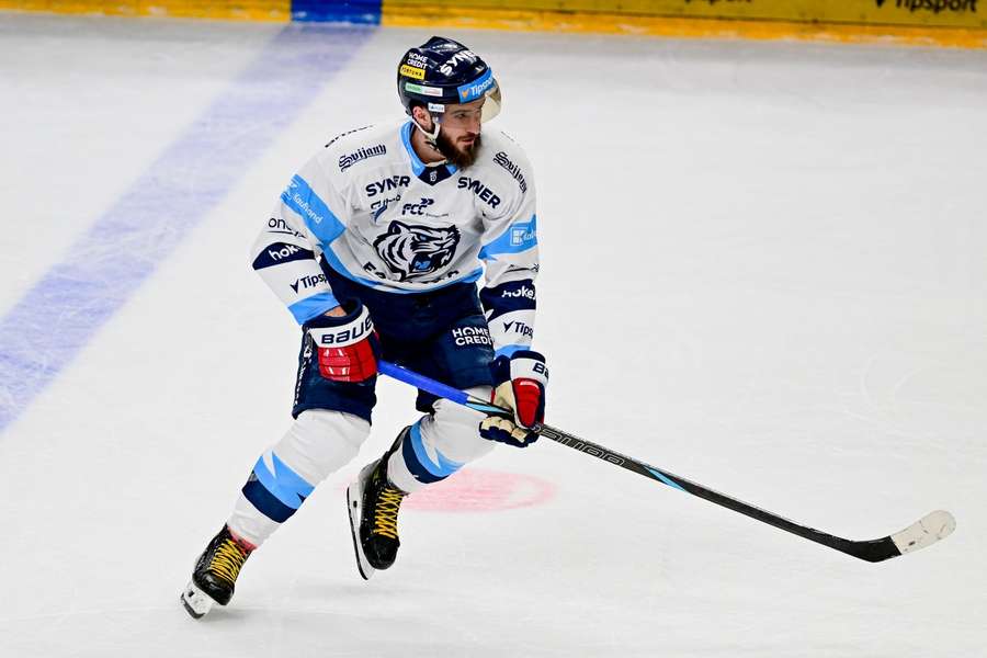 Tomáš Filippi se vrátil na led po operaci kolene. Tomáš Filippi se vrátil na led po operaci kolene.