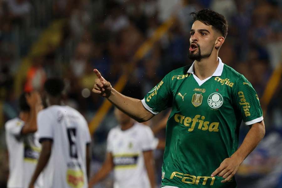 Flaco López abriu o placar contra o Santo André