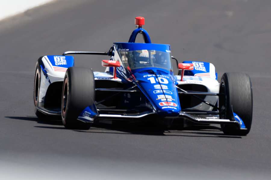 Palou races around the Indy 500 track