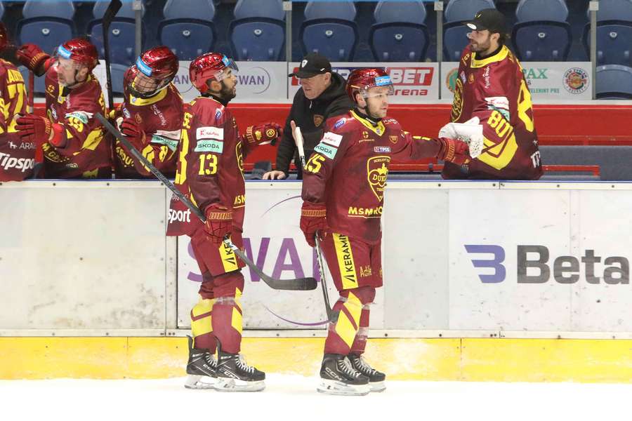 Trenčín zvládol aj druhý zápas baráže. Trenčín zvládol aj druhý zápas baráže.