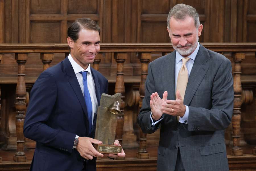 Rafa Nadal y el rey Felipe VI, durante la entrega del premio Camino Real en 2022