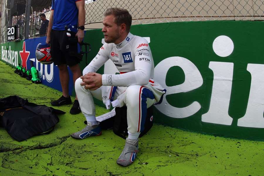 Bittert, bittert: Magnussen udgår på første omgang af brasiliansk GP efter kollision